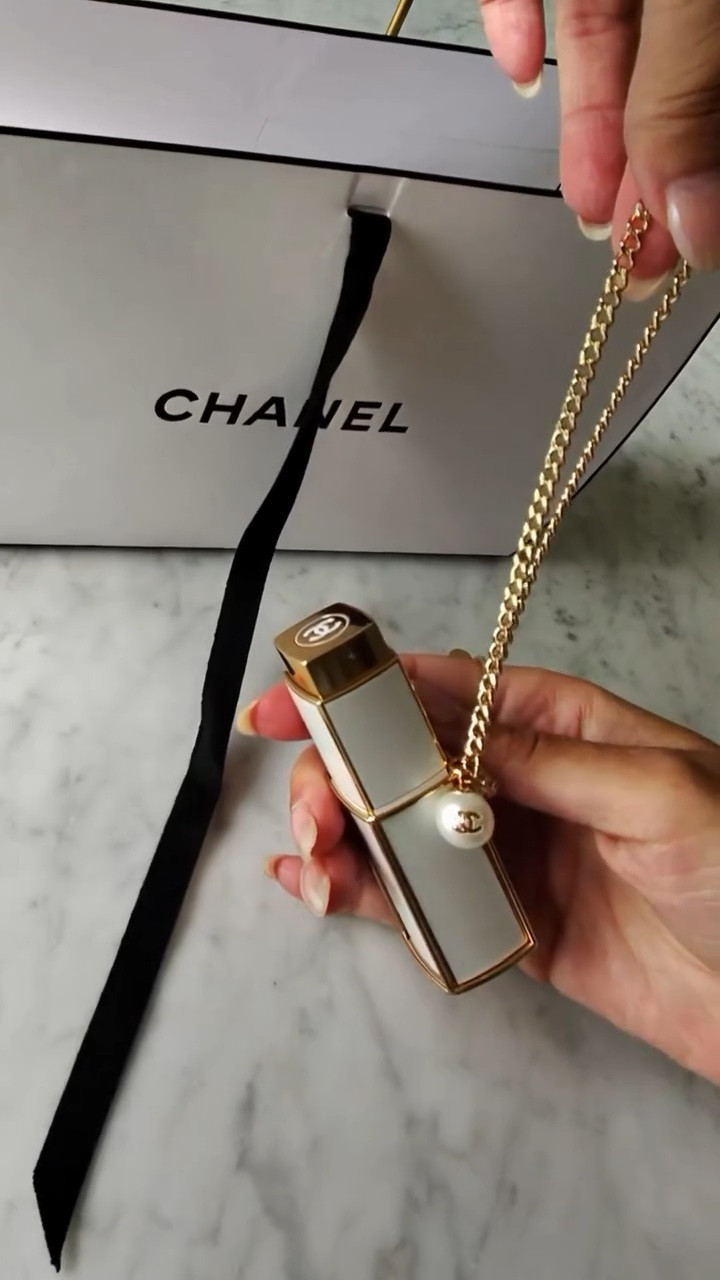 Chanel perfume purse spray. The cutest holder!!

Chanel, Chanel perfume, perfume holder

#LTKdayinmylife #LTKselfcare #LTKOver40