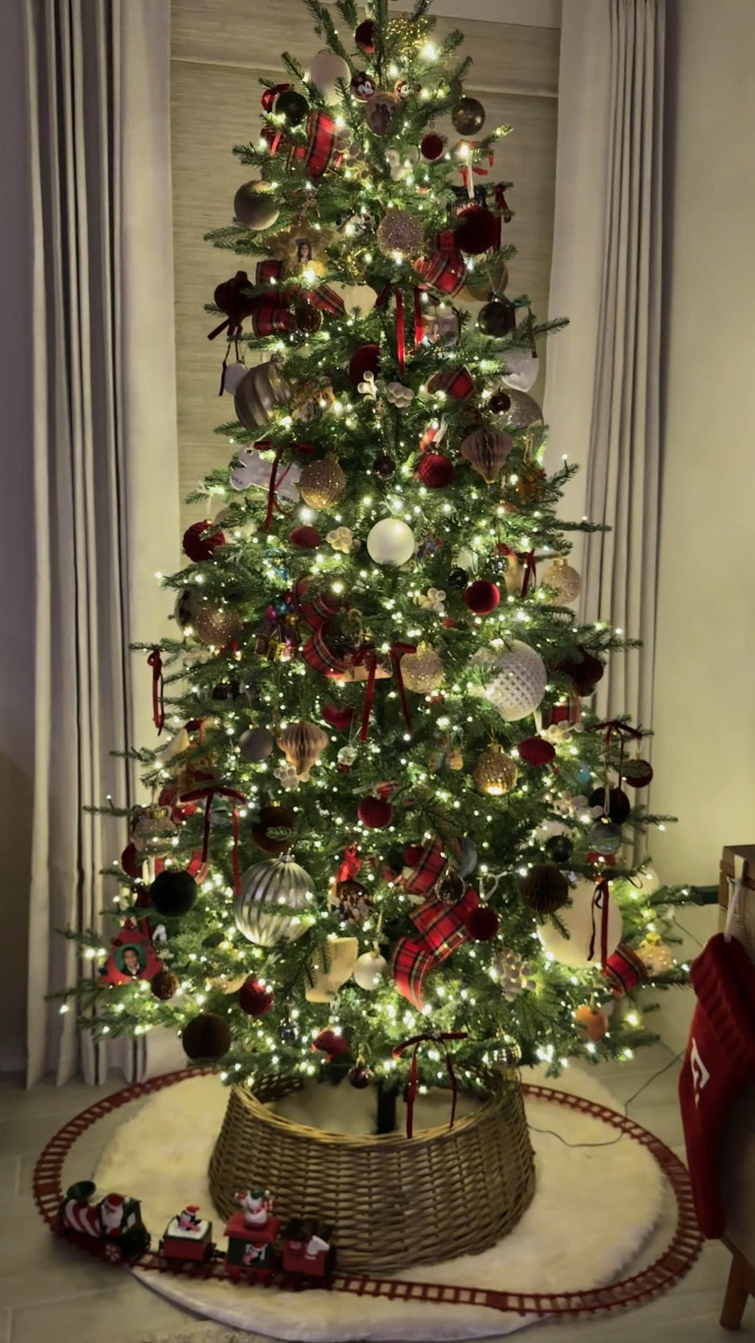 Christmas decorations at night is magical ✨

Christmas tree, twinkling tree, holiday decor, ornaments, Christmas decorations

#LTKHome #LTKSeasonal #LTKHoliday