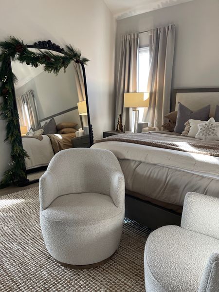 Christmas bedroom decor

Home decor, Christmas decor, mirror, bed, bedding, bedroom furniture, nightstand, lamp, accent chair

#LTKHoliday #LTKSeasonal #LTKCyberWeek