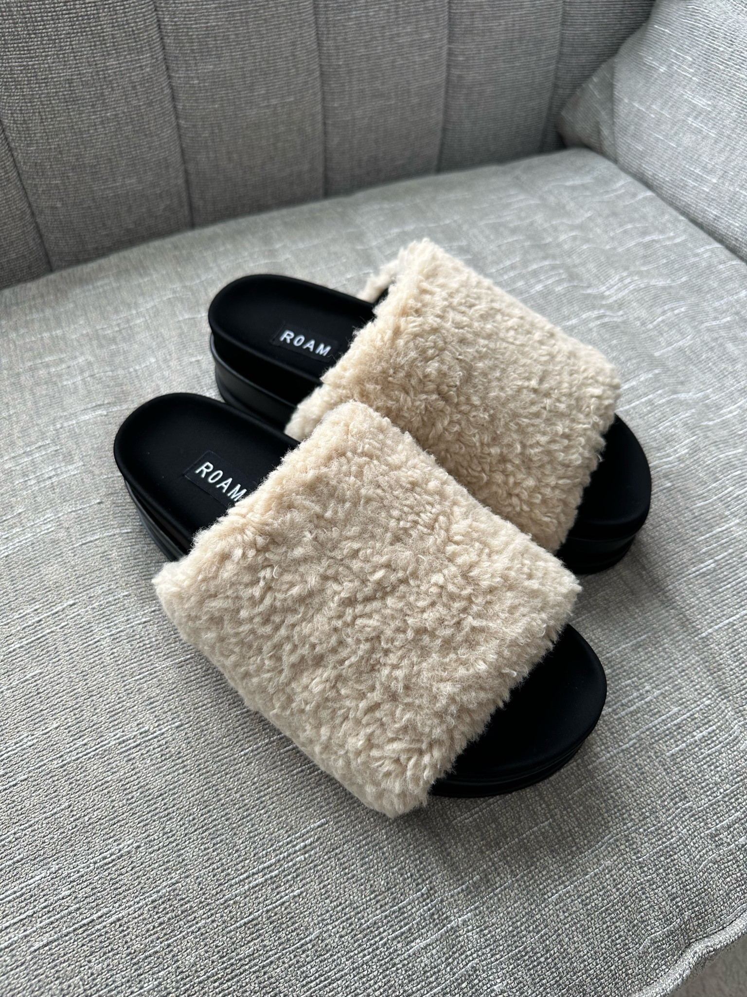 Platform sandals Sherpa
Revolve shoe finds for spring 