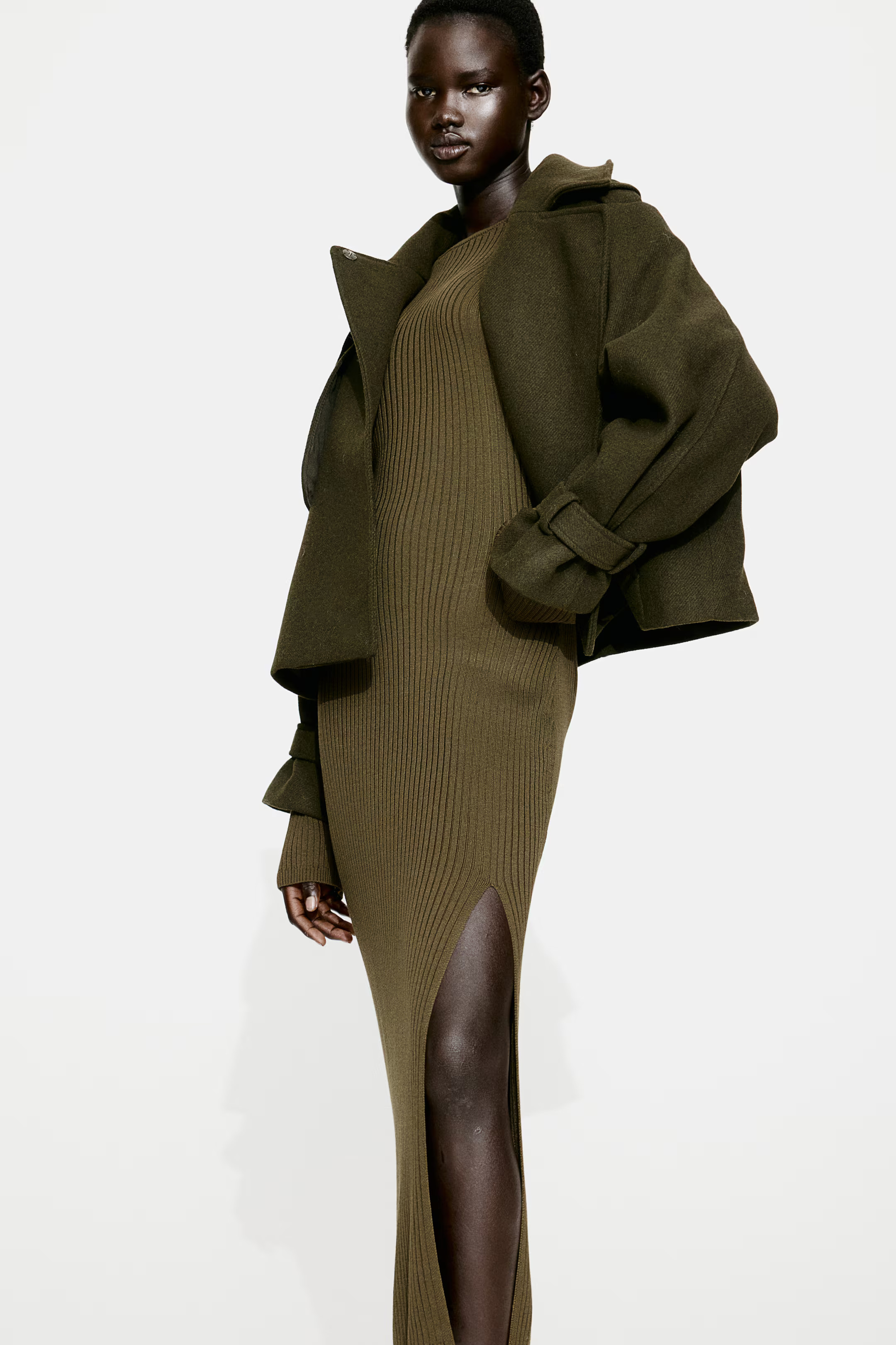 Geripptes Strickkleid - Dunkles Khakigrün - Ladies | H&M DE | H&M (DE, AT, CH, NL, FI)