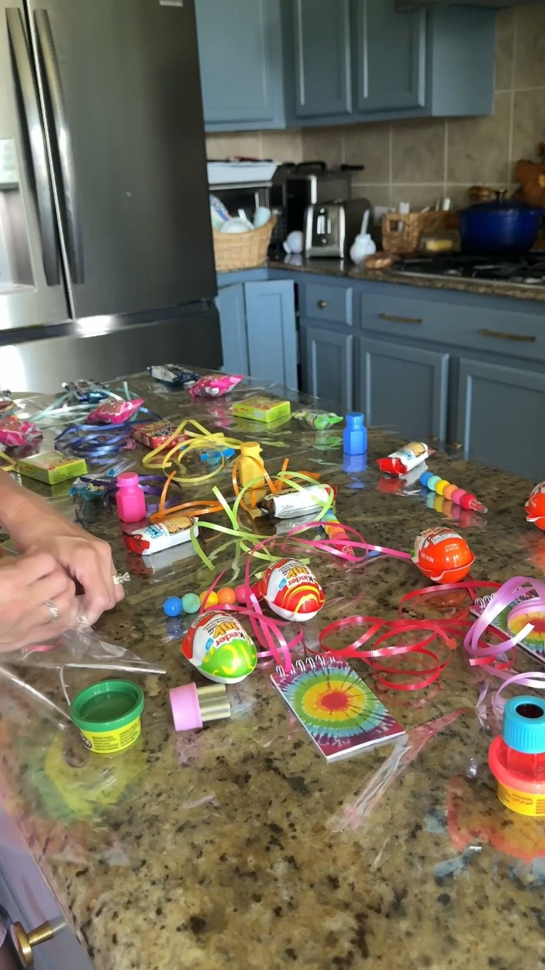Making Kindergarten Graduation Leis for Classmates! 
