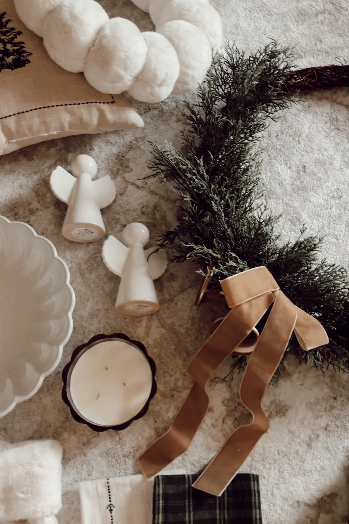 HOLIDAY DECOR #stylinbyaylin

#LTKSeasonal #LTKHome #LTKHoliday