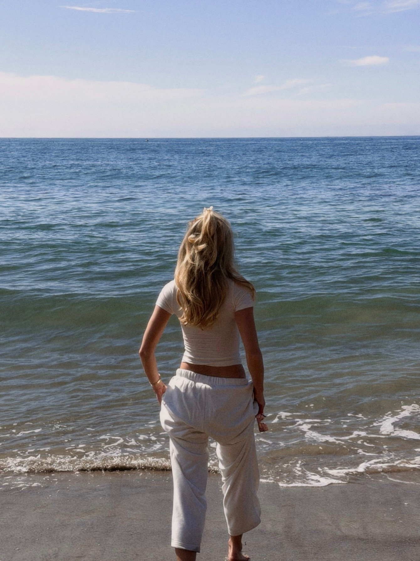 The SKIMS tee and straight leg sweats I’ve been living in during this Spring transition weather 💫🌟✨☀️💛

Wearing a size small and 32C! This bra has been on repeat for me too (adds 1-2 cup sizes and full support with adjustable straps) 





#LTKootd #LTKgrwm #LTKdayinmylife