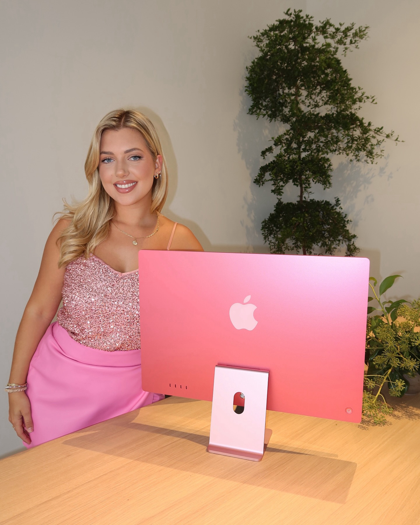 Pink sparkley outfit! 🎀💕

#LTKHoliday #LTKParties #LTKSeasonal