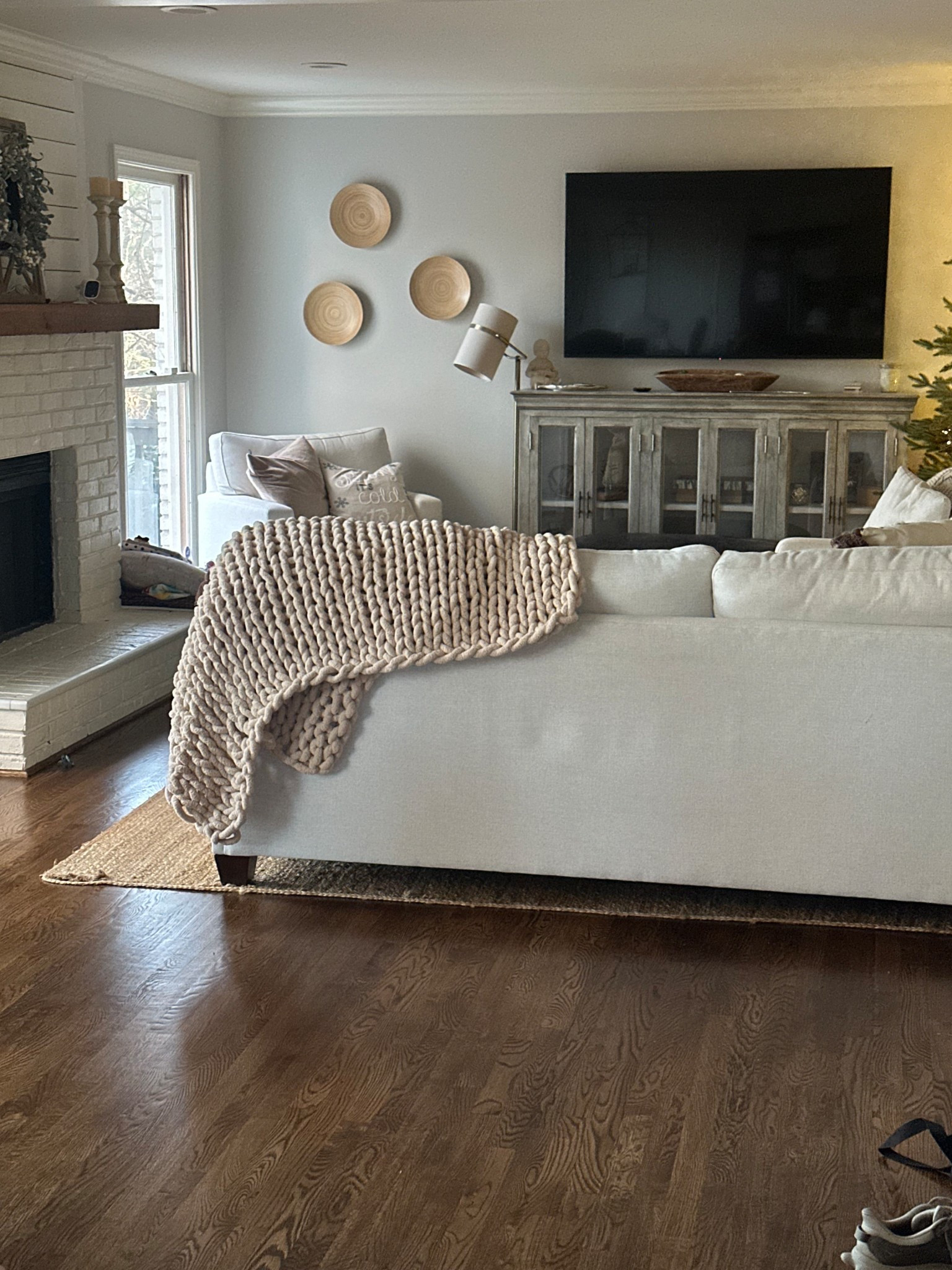 Chunky blankets make it all the more cozy🤍 and they’re on sale!

#LTKSaleAlert #LTKHome #LTKmorningroutine