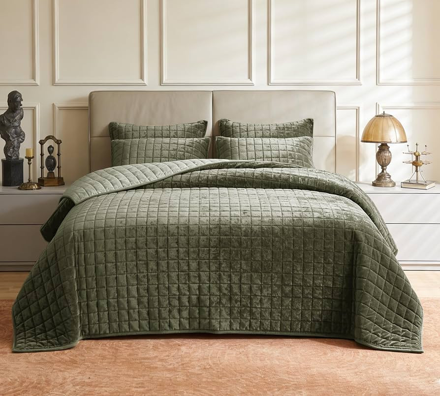 Luxurious Velvet Quilt California King Size Set 106" x118" Ultra Soft Bedding Set Quilted Bedspre... | Amazon (US)