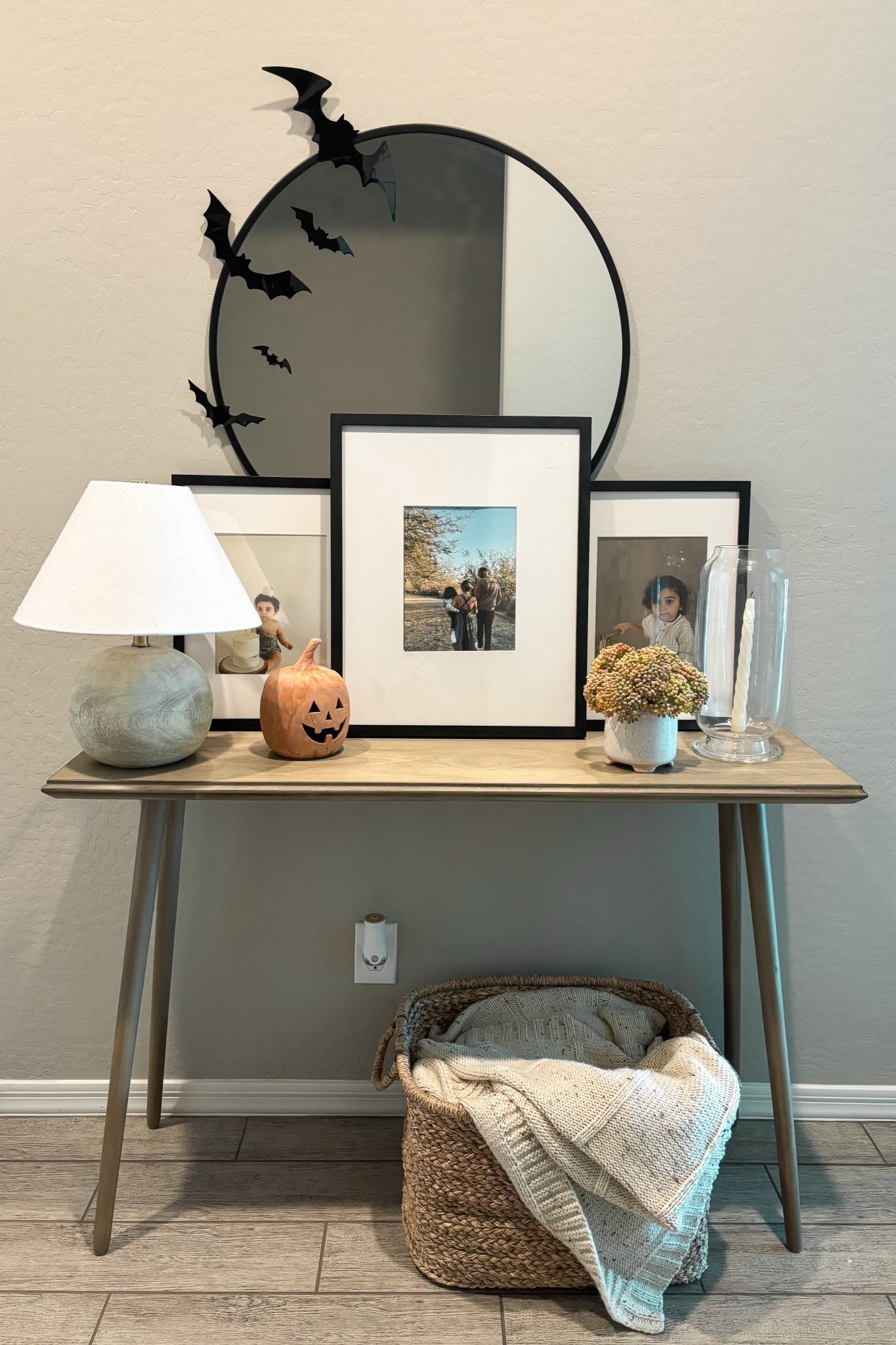 Entryway fall decor 🍂 

#entrywaydecor #falldecor #entrywayfalldecor #entrywaystyling #homefinds #fallfinds #fallhome #targetfinds #fall2025 #tablelamp #frames #candles #wallmirror #entrywaytable #targethome #targetfalldecor #targetmcgee #terracottapumpkin #targetmirror #halloweendecor #affordablefinds #magnoliadecor #homefalldecor #potterybarndecor 

#LTKSeasonal #LTKHome #LTKSaleAlert