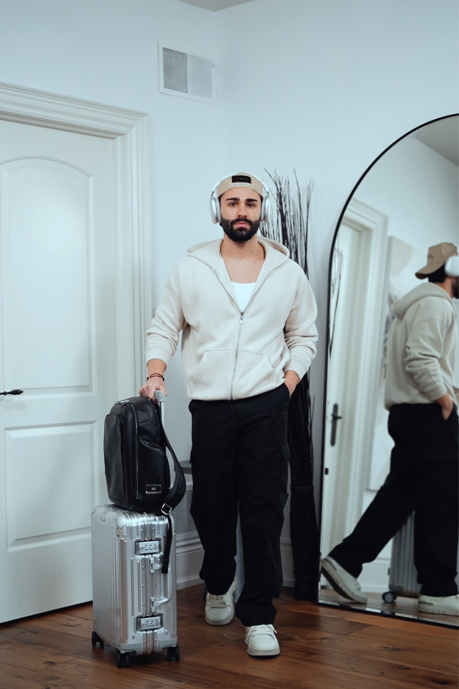 Easy airport outfit for men