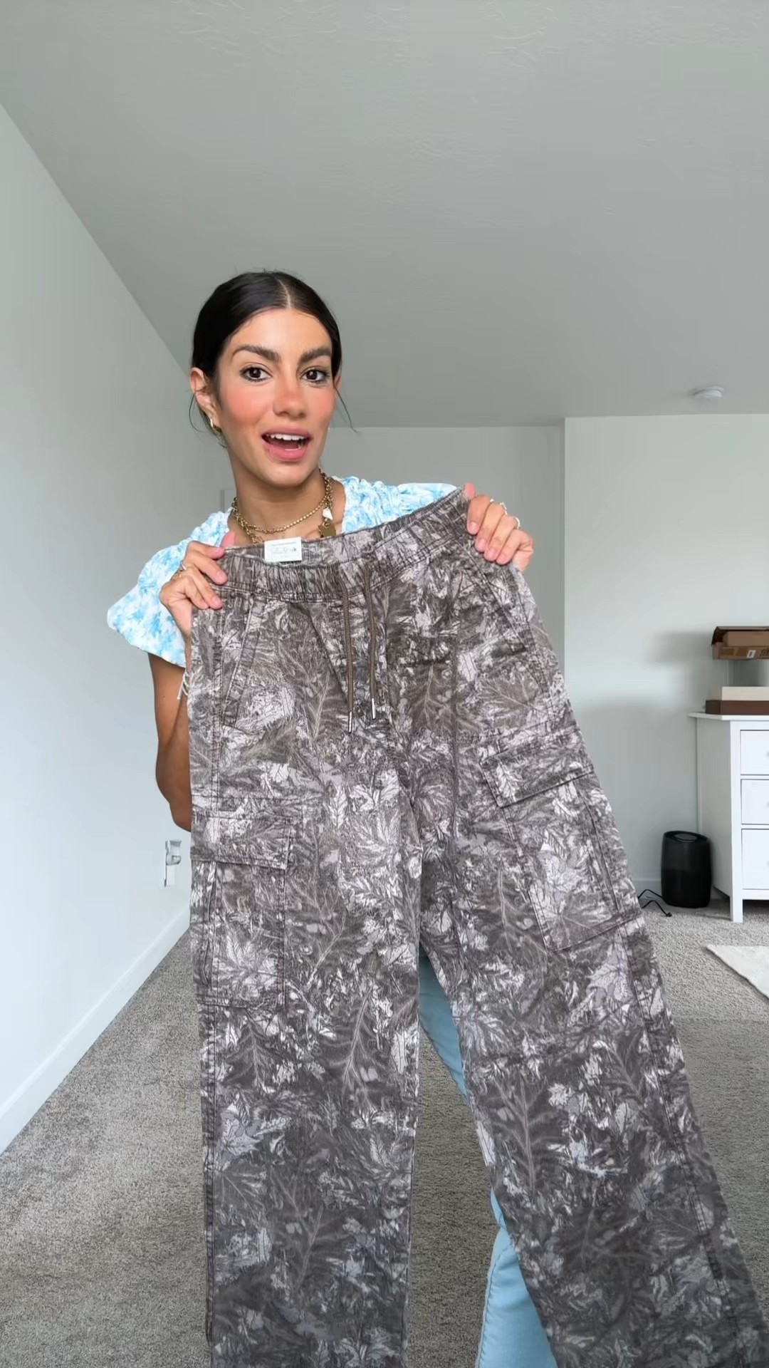 P It was truly love at first sight 🤪 Comment LINK to receive the link to shop my outfit ✨ #utahmom #lds #garmentfriendly #modestoutfit #modestandcute #utahgirls #modestandtrendy #affordablefashion #modestootd #modestoutfitideas #camopants #utahgirlies #trendypants #fallootd 