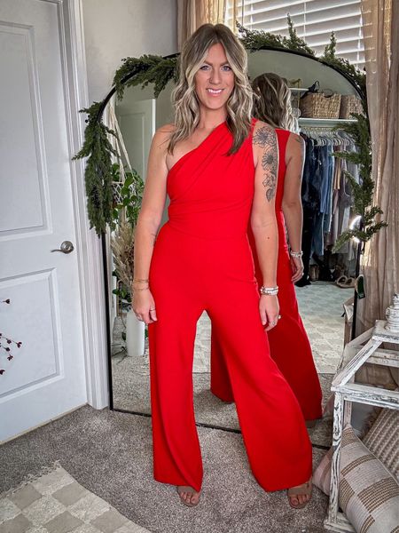 Jumpsuit is available in lengths and on sale! Wearing a medium tall, very limited sizing but I also linked several other ones available in lengths and on sale too!


#LTKparties #LTKmidsize #LTKHoliday