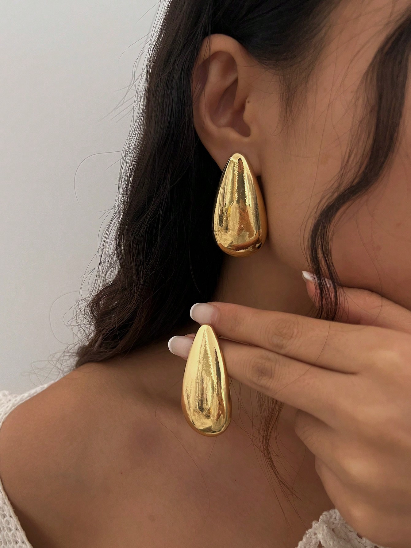 1 Pair Minimalist Metal Water Drop Pendant Earrings, Retro Charm Jewelry Gift For Women | SHEIN