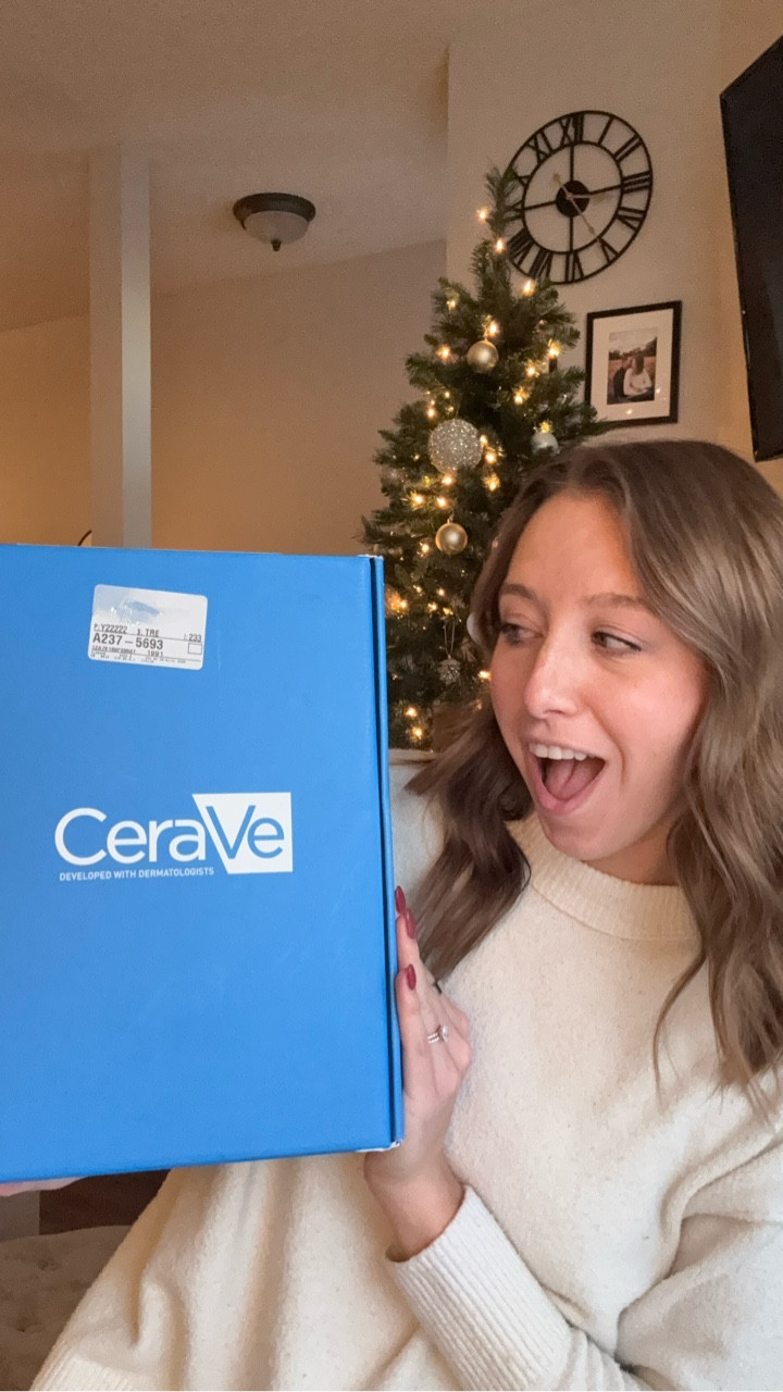 I came home to the best surprise from @cerave 💙 thank you so much for sending these goodies over!! I can’t wait to try them out! Linking everything over on LTK if you want to snag some goodies!

#cerave #microcreator #comfortcreator #unboxing #gifted

#LTKmorningroutine #LTKgrwm #LTKselfcare