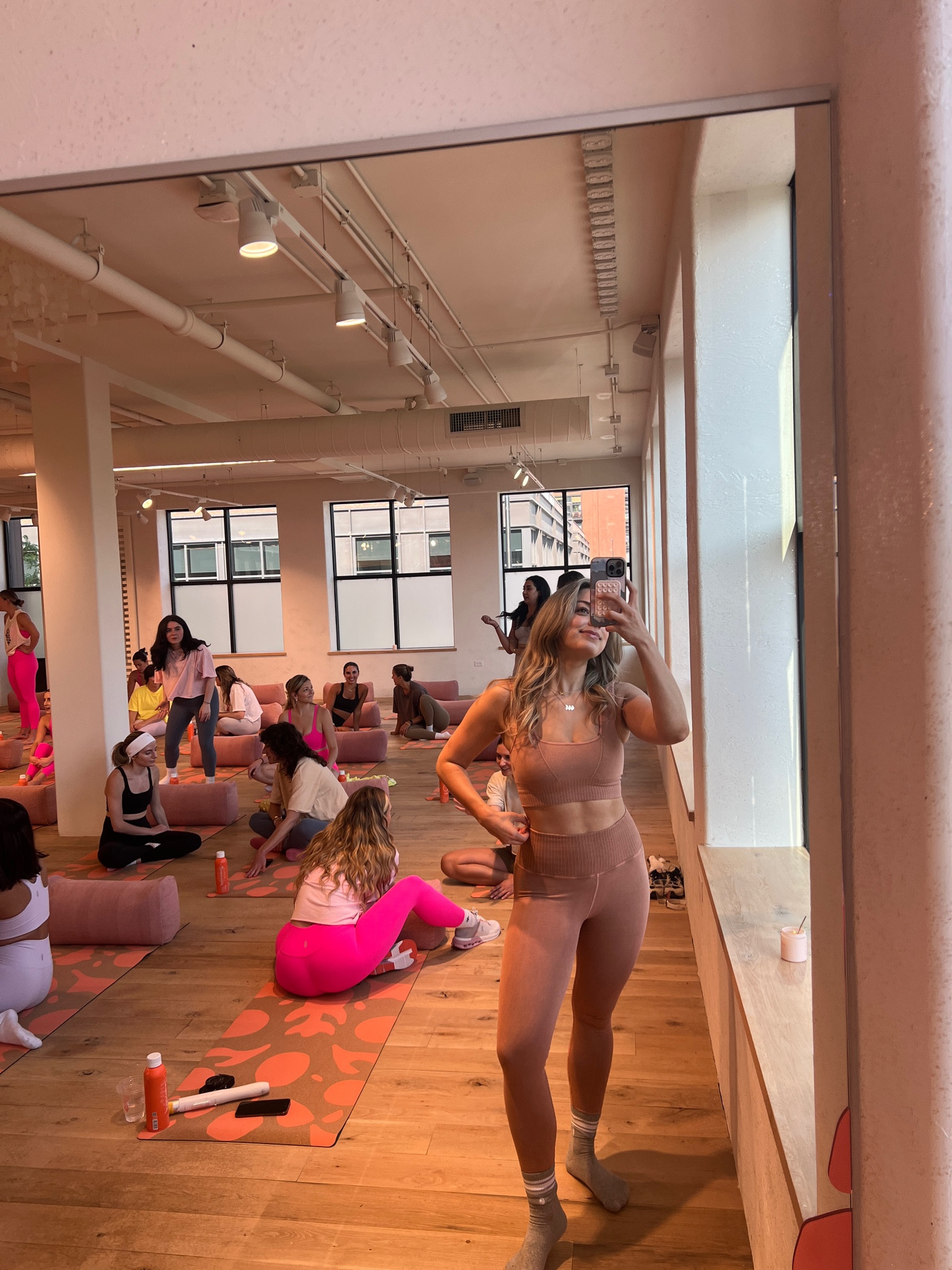 Wearing size xs/s in both. Super stretchy!! 

#LTKfit