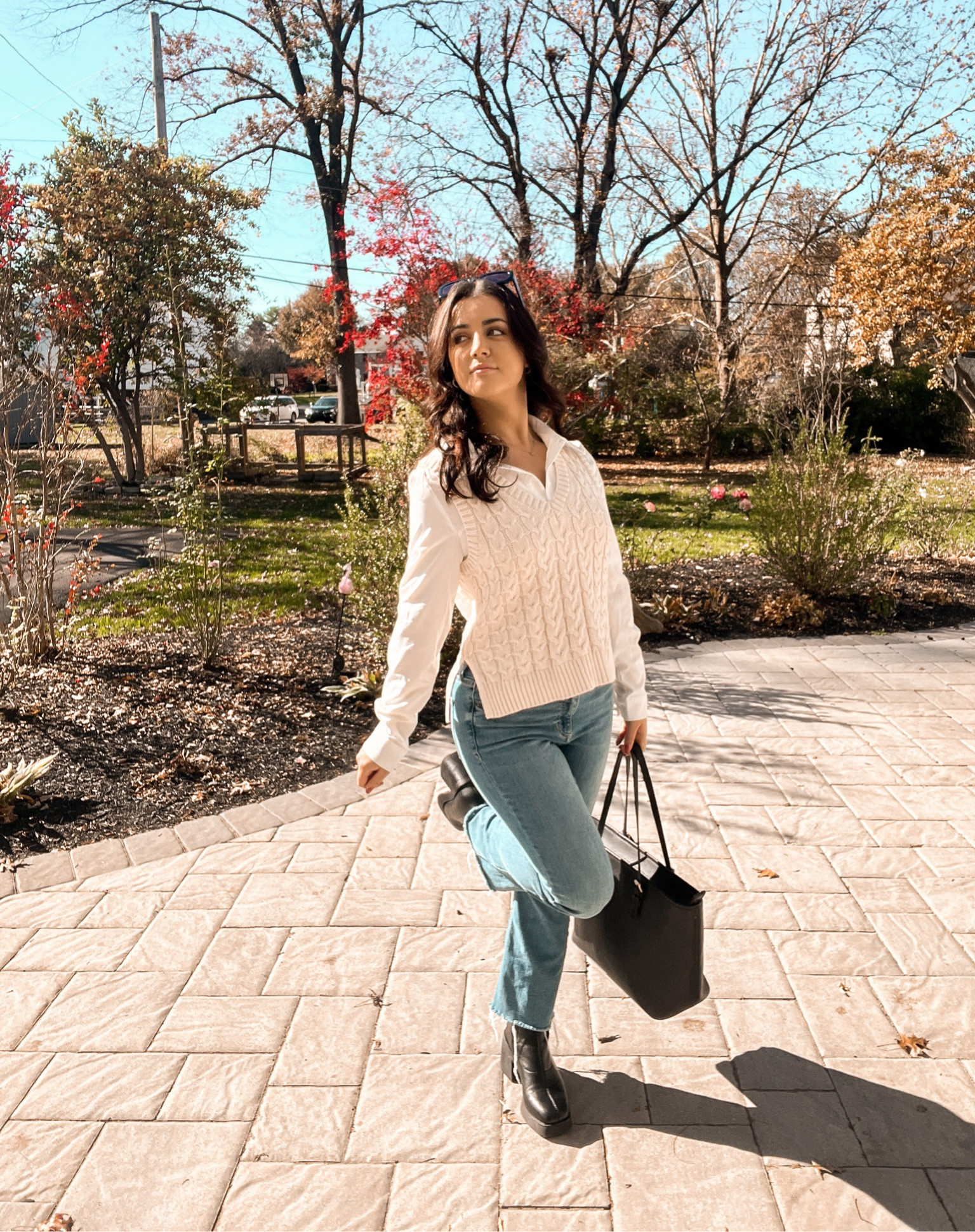 Cute Fall Outfit Idea

fall outfits, sweater vest, jeans, comfy jeans, black booties, black boots, black handbag, cream sweater vest

#LTKstyletip #LTKHoliday #LTKSeasonal