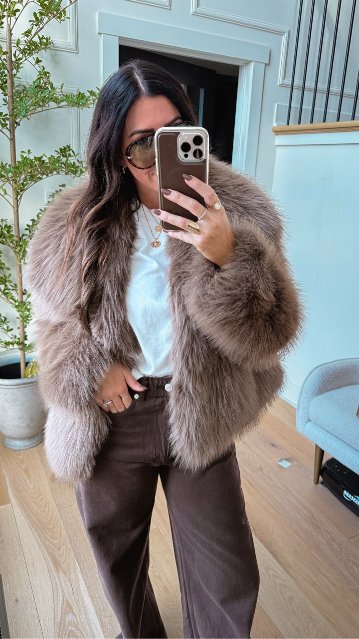 Wearing this jacket in a size Large!



#LTKFindsUnder100 #LTKSaleAlert #LTKStyleTip