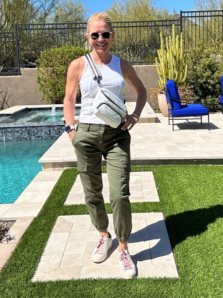Relaxed utility pants - I’ve kind of put my skinny’s away and am wearing all relaxed and wide leg pants again! 

#LTKstyletip #LTKFind #LTKSeasonal