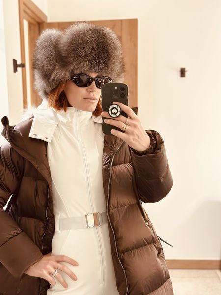 Day ✌🏻 skiing and I am super bundled today. This white ski suit is the exact same brand and cut as the black one - love it because there is zero branding and it looks super high end. 
I layered my Varley puffer on top for extra warmth in the AM. 
Swipe to see several ways to wear it 📸🎿

#LTKfitness #LTKSeasonal #LTKsalealert