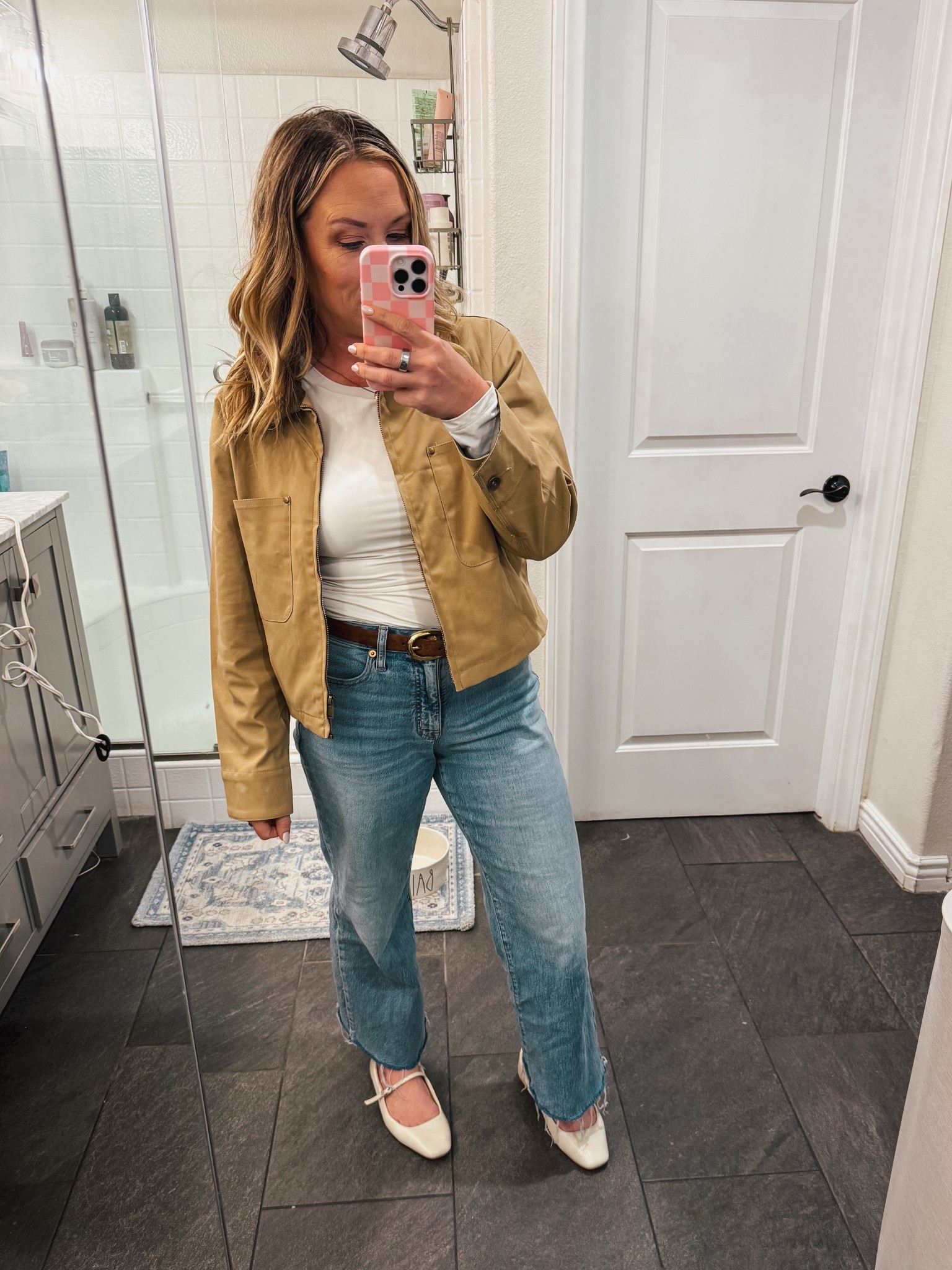 Layers are essential this time of year. This lightweight barn jacket is under $40 but looks so much more expensive 

Jacket: size small
Tee: medium, runs small
Jeans: size 25 reef, cropped style and runs large
Flats: size 8S

#LTKOver40
