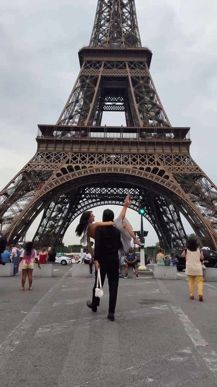 Had to jump on this trend with the most perfect backdrop ✨🥹💘🥰♾️ 

 #LTKStyleTip #LTKTravel #LTKItBag