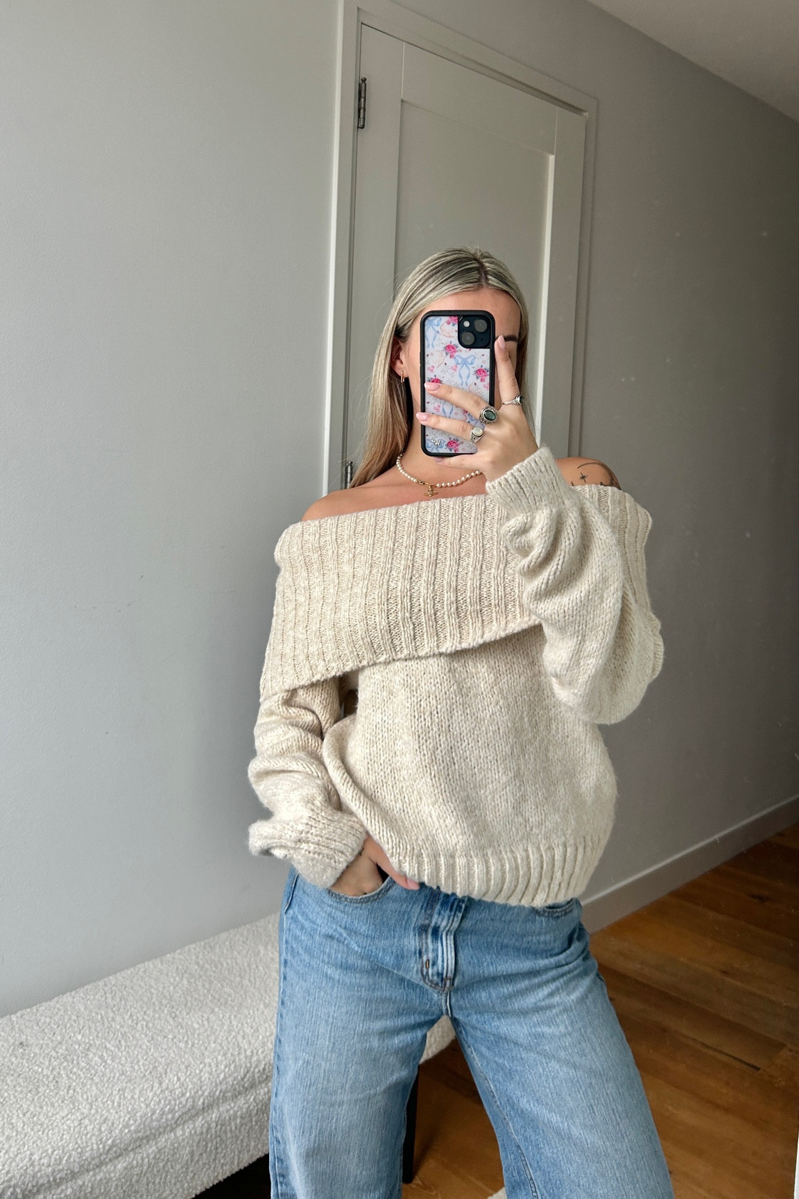 Day 26 🤍

#LTKGift 

Off shoulder top, knitwear, winter fashion, copenhagen style, Stockholm style, Scandinavian style
