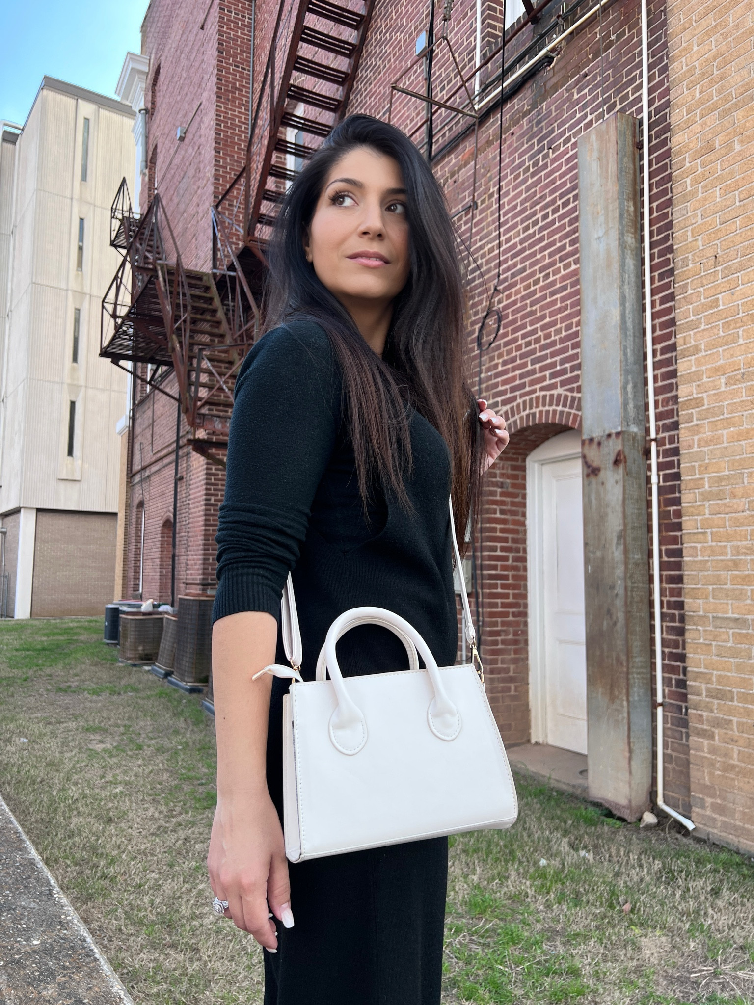 Minimalist Double Handle Square Bag #beige #minimaloutfit #baginspo #whitebag #blackandwhite #totalblack #aesthetic #neutral #inspo #italianstyle #shein

#LTKfit #LTKsalealert #LTKSale