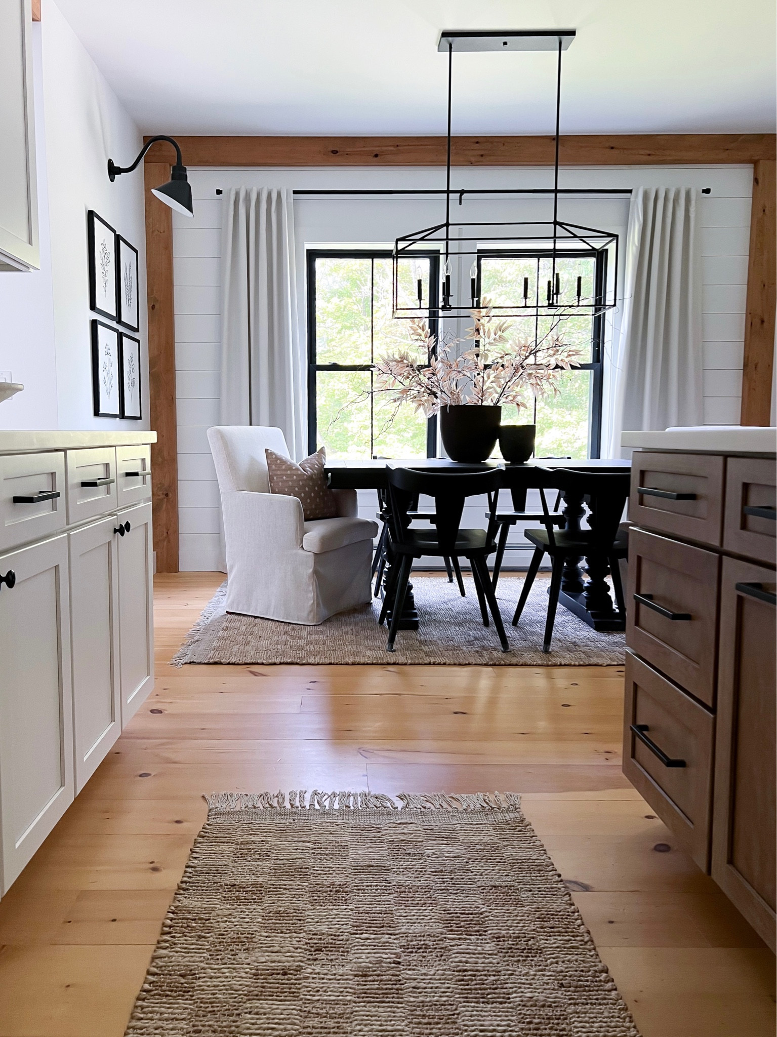 Dining nook 🍂

#fall
#falldecor
#fallfinds
#diningroom
#diningnook


#LTKSeasonal #LTKhome