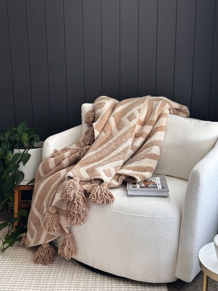 Get cozy with @sunday.citizen and their gorgeous lines of blankets, bedding, and loungewear. #ad I added their luxury throw blanket to my office chair and find myself snuggled up here often throughout my work day. Design inspiration comes multiple ways, but adding beautiful decor with high-quality blankets, pillows, and decor is so easy with Sunday Citizen! 
.


#LTKhome #LTKGiftGuide #LTKFind