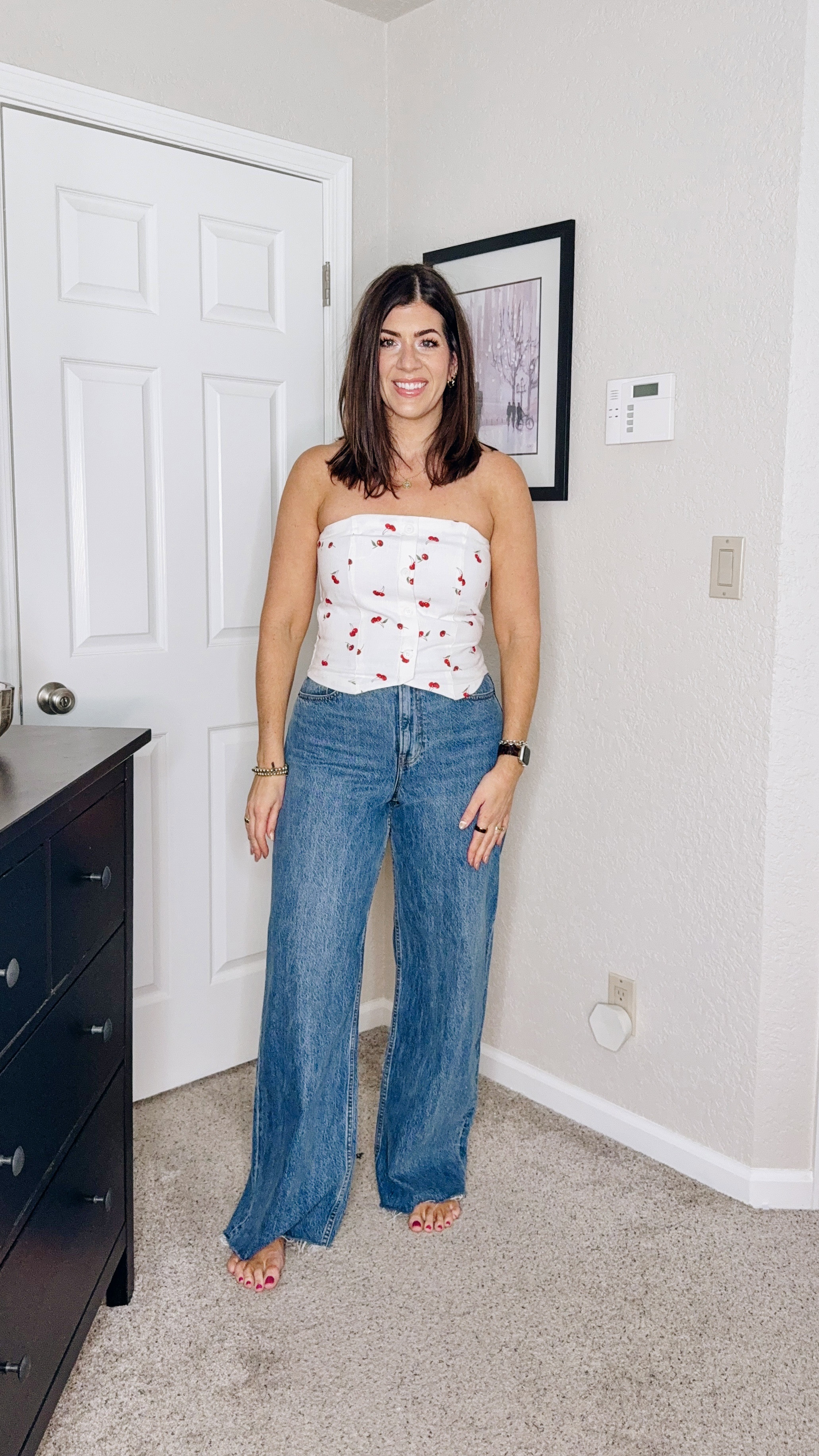 In a medium strapless vest
In a 29 long curve love jeans 

#LTKSpringSale #LTKFindsUnder100 #LTKWatchNow