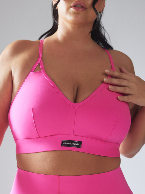 Spotlight Low-Impact Sports Bra in Pink | SAVAGE X FENTY Netherlands | Savage X Fenty EU