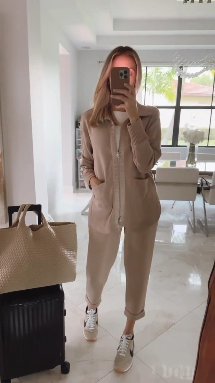 Airport travel outfit 
Ultra comfortable & stylish airport/ travel outfit idea. Run tts, wearing a size small 

Travel outfit 
Airport outfit

#LTKootd #LTKgrwm #LTKTravel