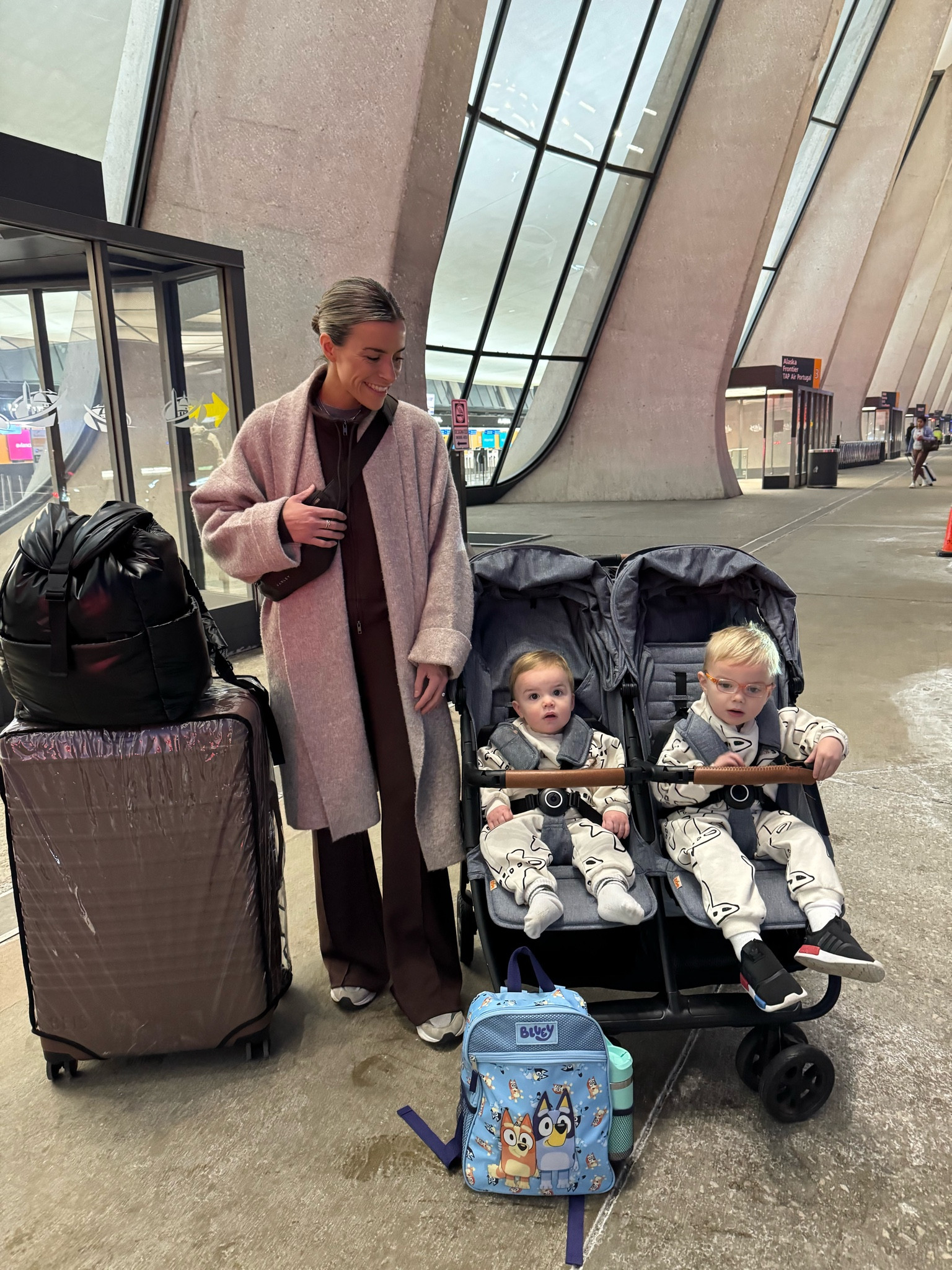 XS pants
S sweatshirt 

#LTKFindsUnder100 #LTKTravel #LTKFindsUnder50