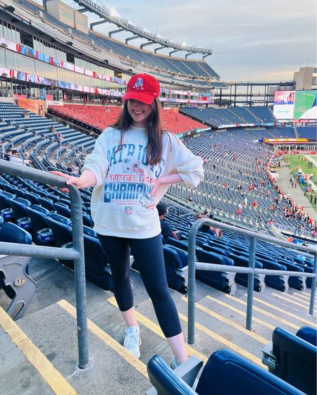 Game day outfit 🏈🍂

Patriots outfit, football outfit, nfl apparel, patriots game outfit, Abercrombie NFL Collection, patriots hat, patriots sweatshirt 

#LTKSeasonal #LTKfindsunder100