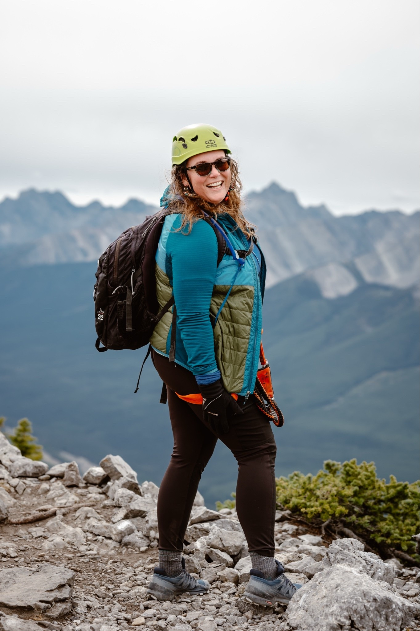This is a PSA: Athleta and REI have sales going on now. The Headlands Hybrid leggings from Athleta are my go to adventure pants, all year round.