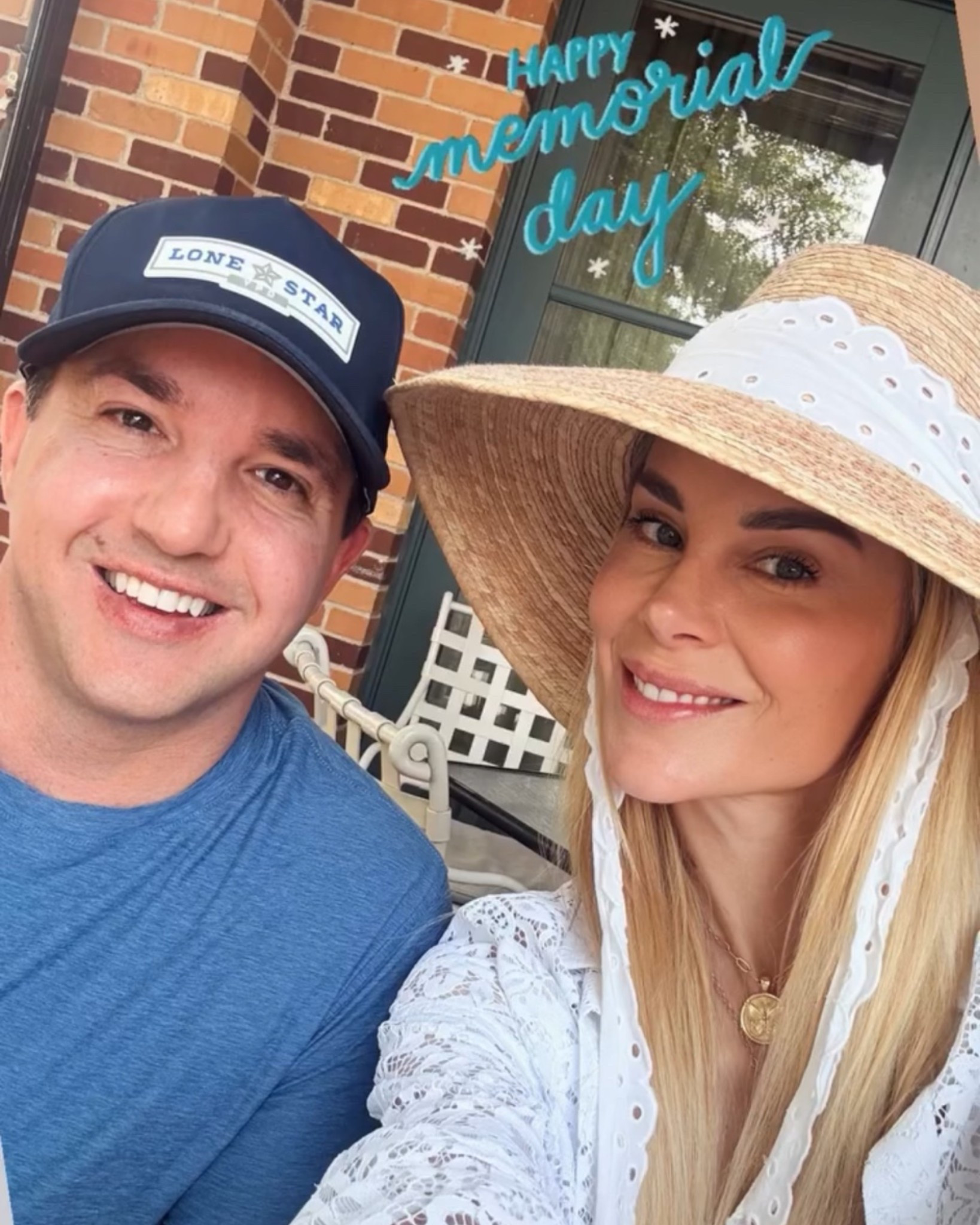 One of my fav summer hats! I have several from this brand and love that you can interchange out the ribbon colors!