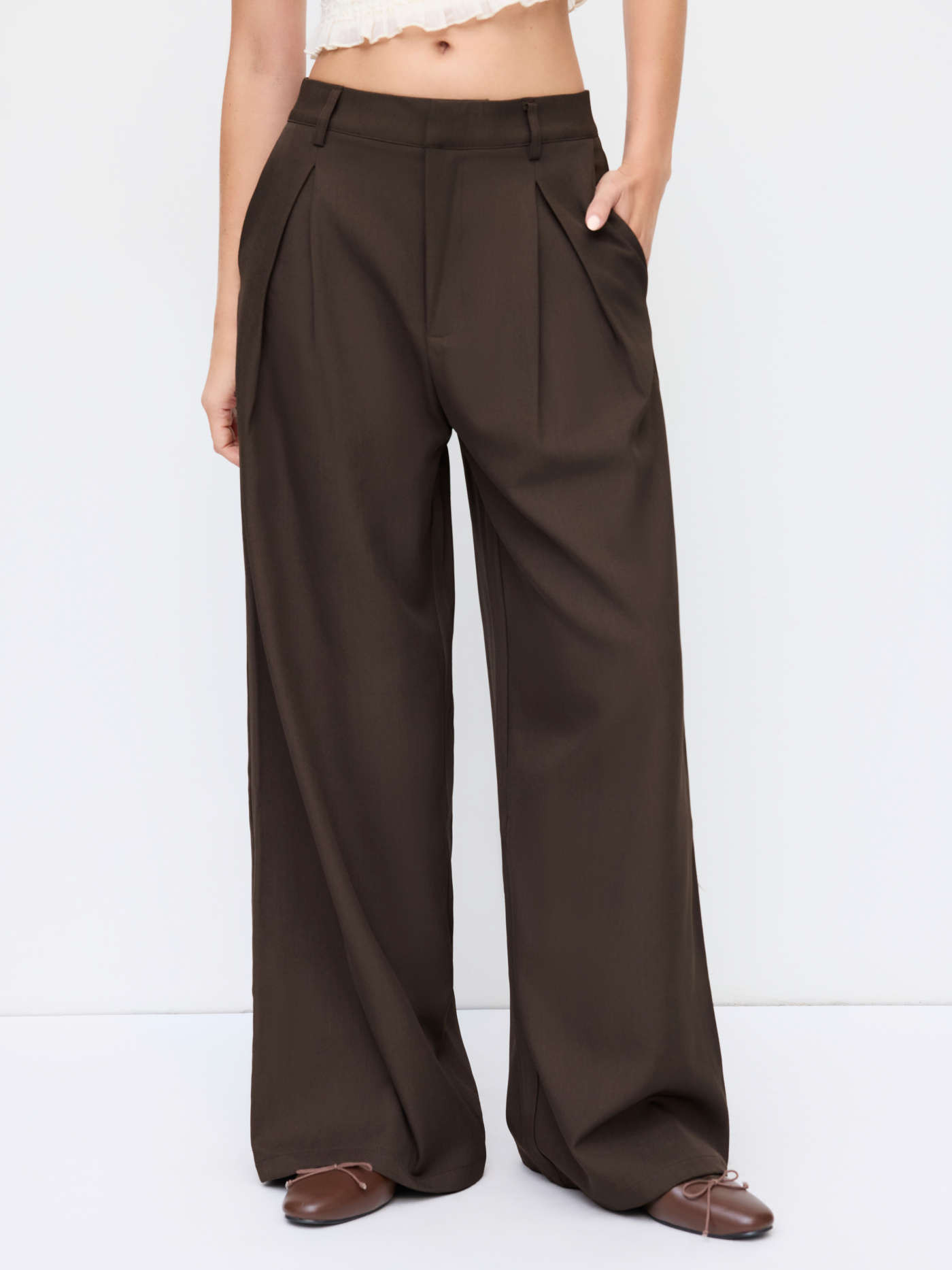 Mid Rise Straight Leg Pleated Trouser | Cider