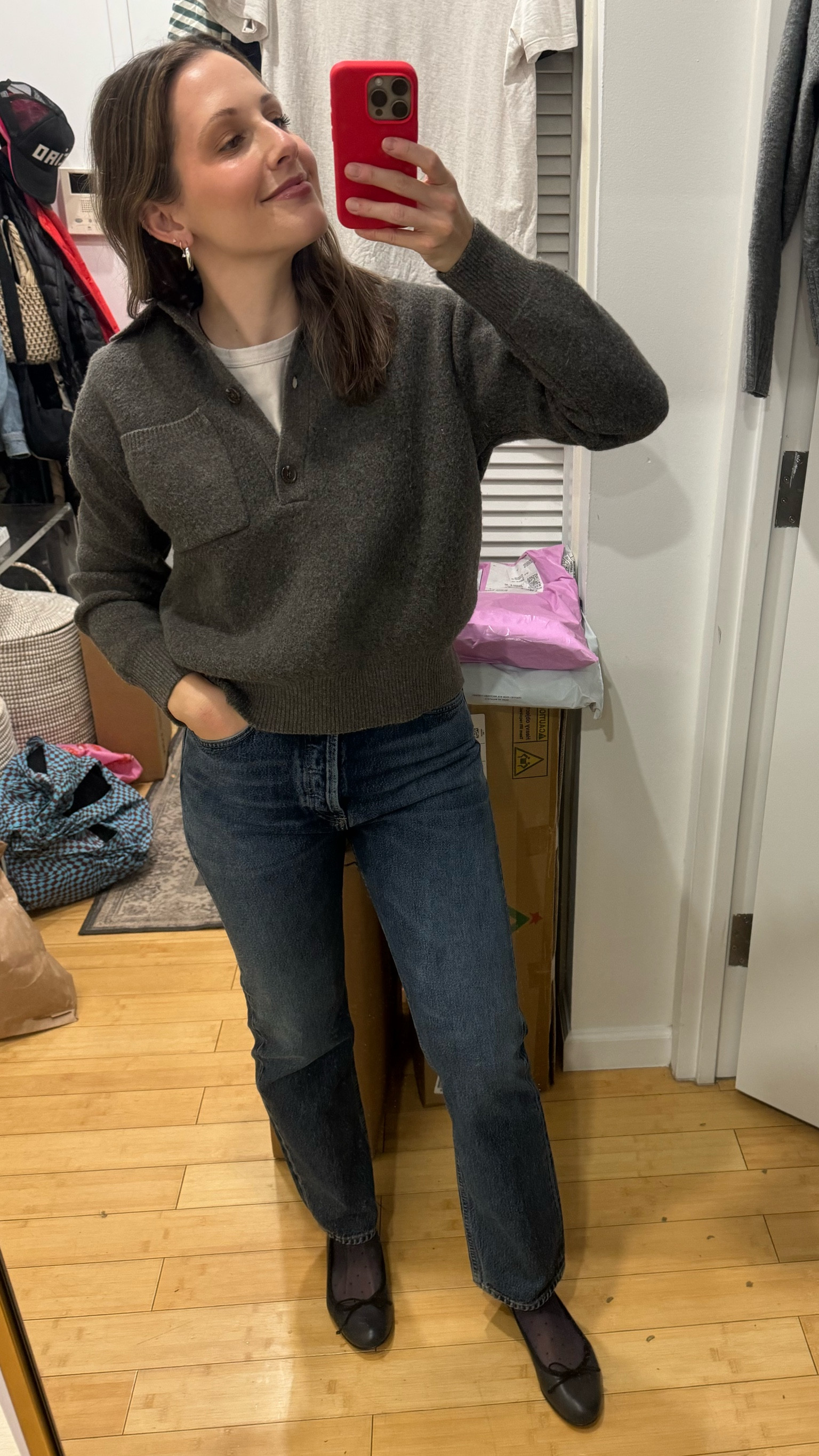 jeans: 27 (tts / size up for a looser fit)
tee: medium
shoes: tts