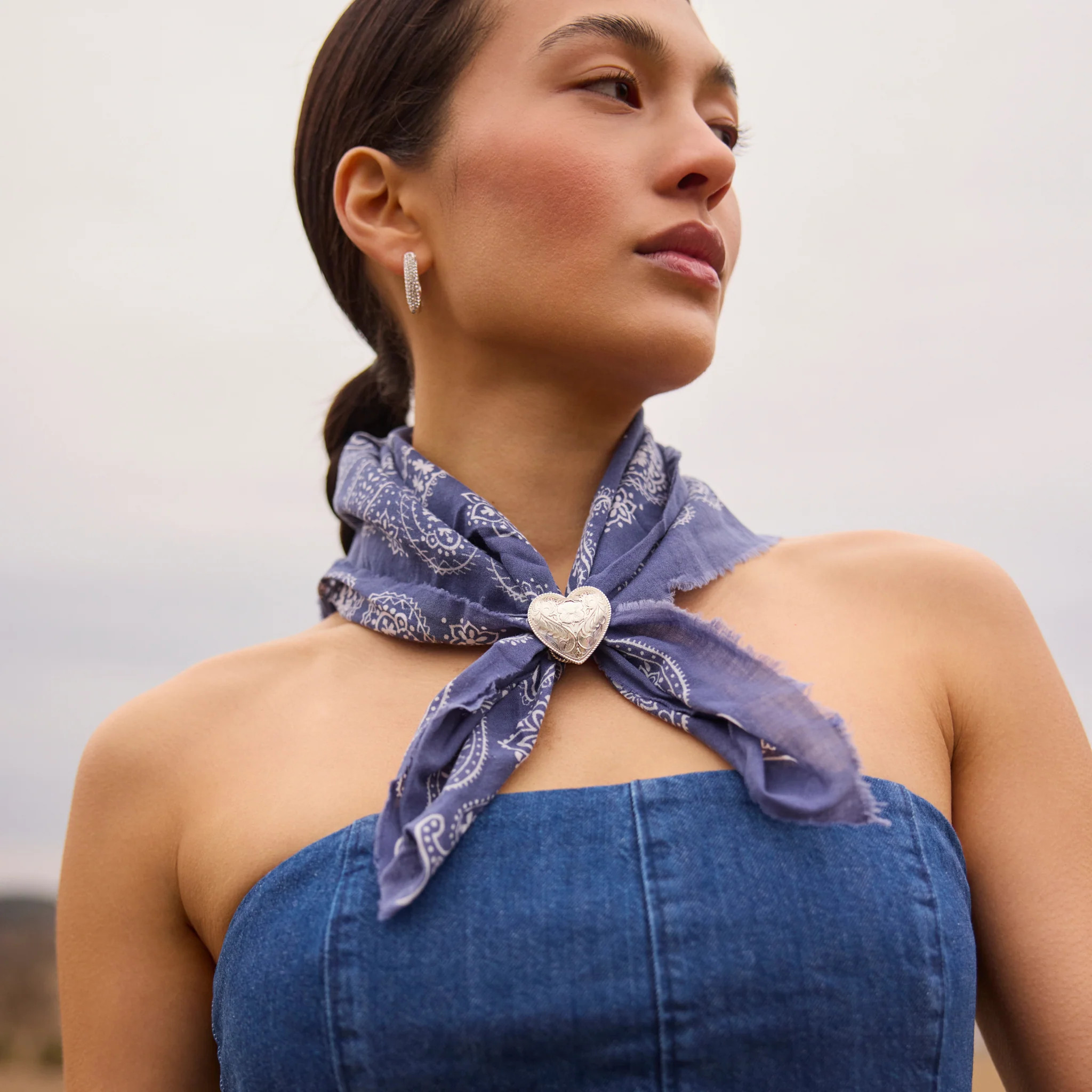 Etched Floral Scarf Slide | Hillberg & Berk | Hillberg & Berk