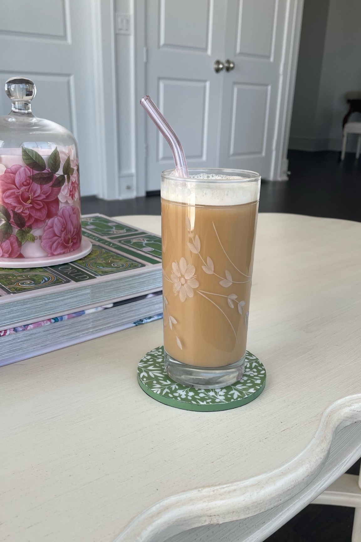 Morning iced latte with floral, pink, & green accents to start this Monday 🌸🌷

#LTKhome