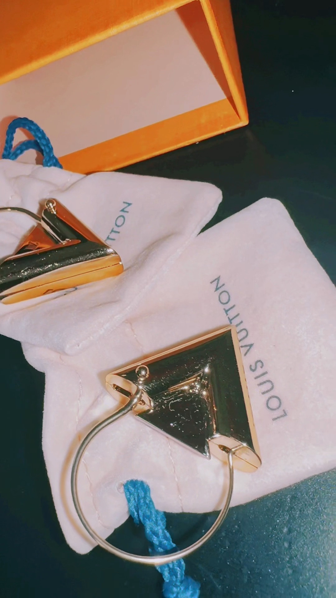LV, V for Vuitton Earrings (M02295)
---
POV: You finally found the perfect earrings that scream "effortless luxury" ✨ Unboxing my new @louisvuitton V for Vuitton beauties—because a little LV sparkle makes everything better.

#LuxuryUnboxing
#LouisVuitton
#EffortlessGlam

#LTKSpringSale #LTKWedding #LTKItBag