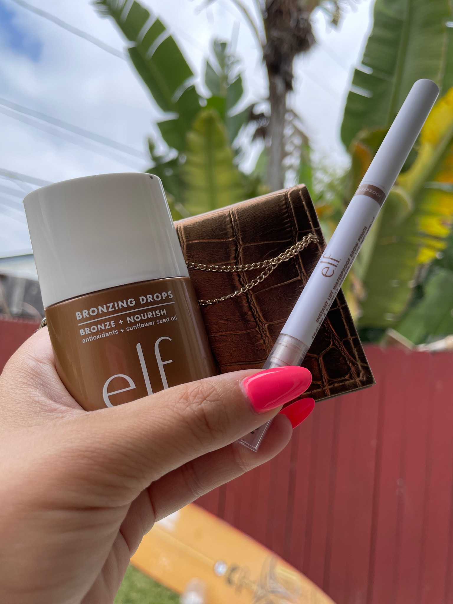 The best waterproof bronzer + waterproof eyebrow pencil! 🌴☀️🥥