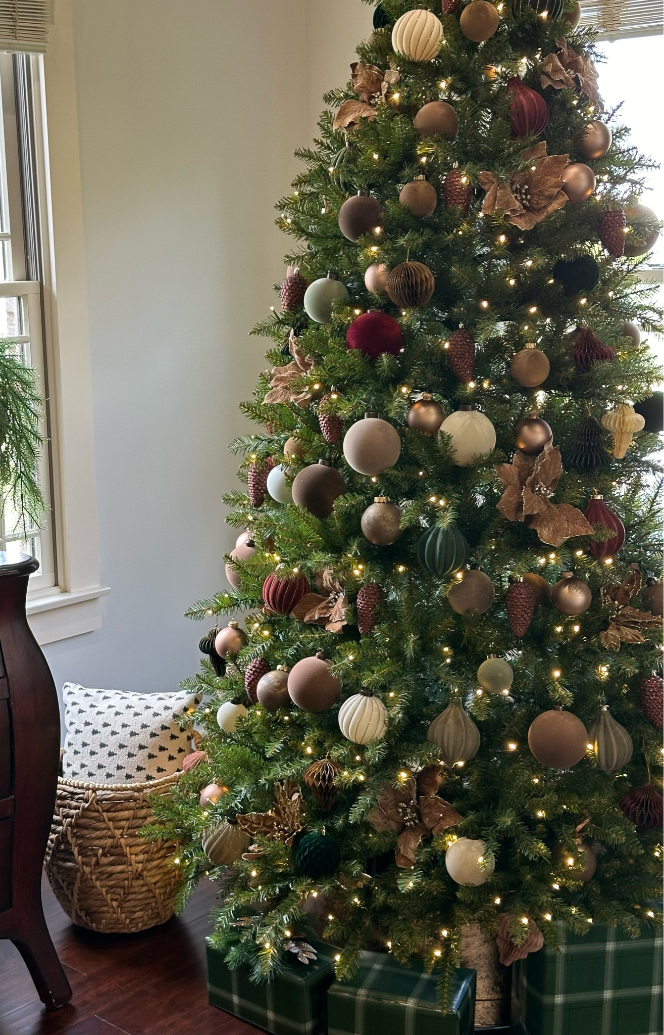 Love this beautiful 7.5’ lighted Yorkshire Fir from King of Christmas.  Below you will find ornaments and decor I used  (or similar to) to style this tree for the Holidays🌲

#LTKSeasonal #LTKHoliday #LTKHome