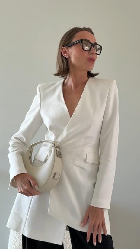 How about new YSL sunglasses SL 816, dears? 😎
I saw them. I tried them. I had to have them.
What do you think? Giving icon energy or too bold? 
I’m obsessed 🤍

#LTKStyleTip #LTKSummerEdit #LTKBeauty