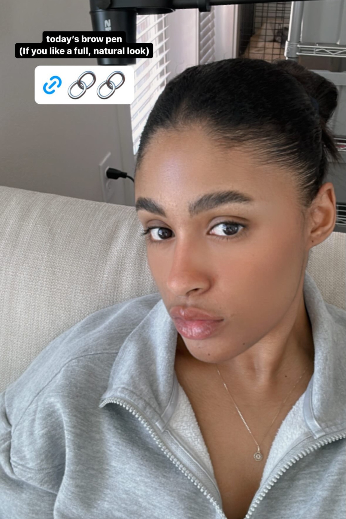 Fluffy, natural brows 

#browpen #browpencil #makeuptutorial

#LTKbeauty