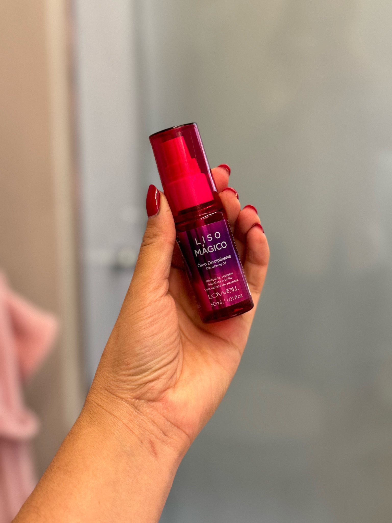 Melhor óleo pós escova. Inha os fios e deixa efeito Glow.
Super leve, não pesa nos fios.
Indico!!!! 

#LTKbrasil #LTKbeauty #LTKwinter