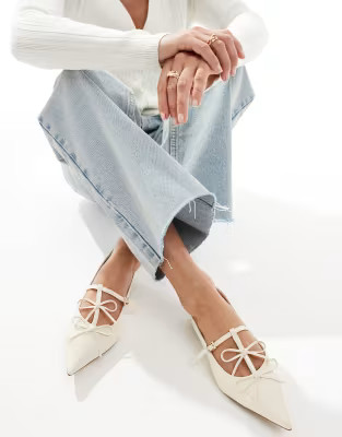 Stradivarius bow detail pointed flat shoe in white | ASOS (Global)