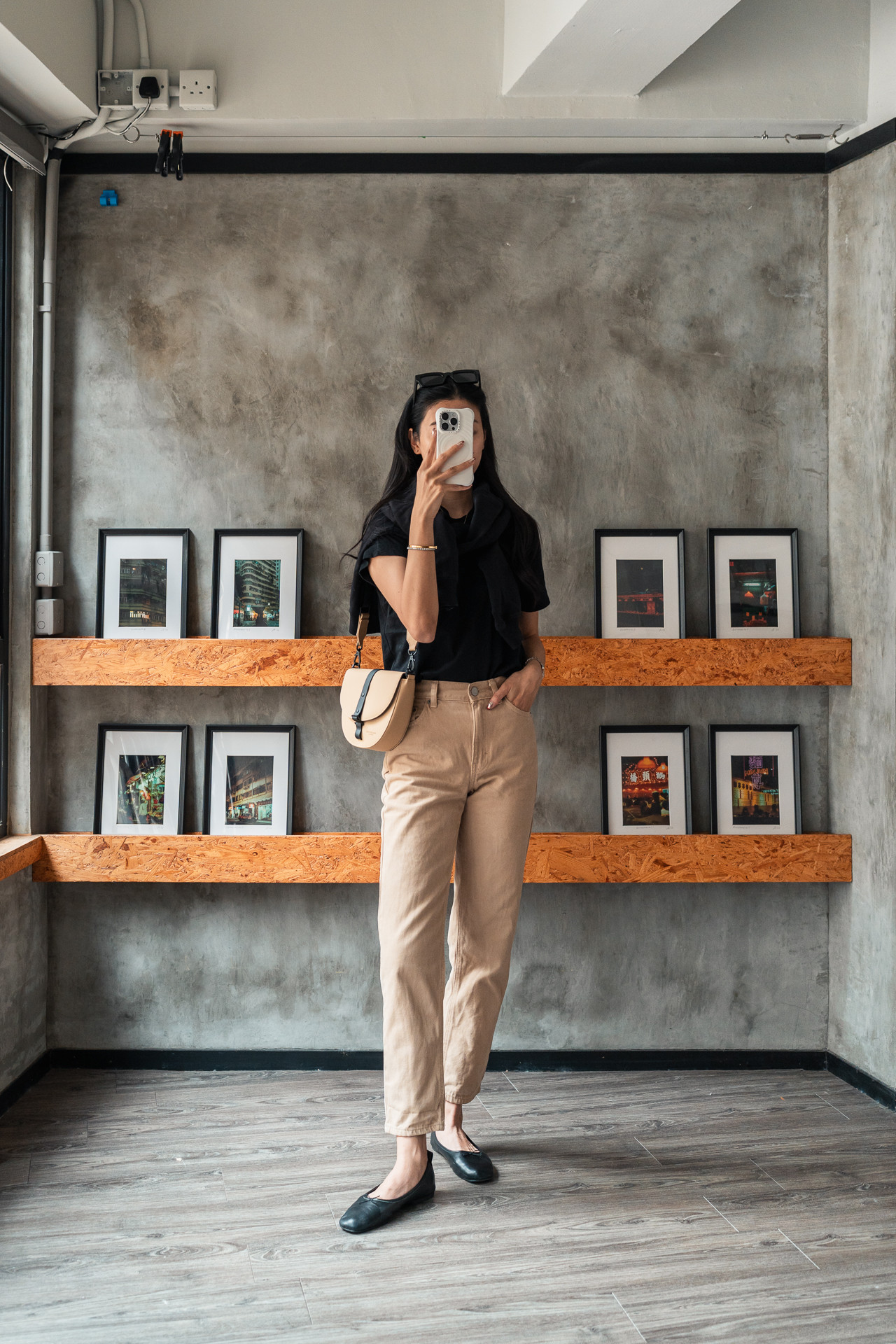 Easy autumn neutrals 🤎🖤 My go-to for running errands or a coffee date: black tee, beige pants, ballet flats, and my latte crossbody. Tossed a sweater over the shoulders for a cozy touch! Linking similar neutral staples and the perfect everyday flats.

 

#LTKstyletip #LTKasia
