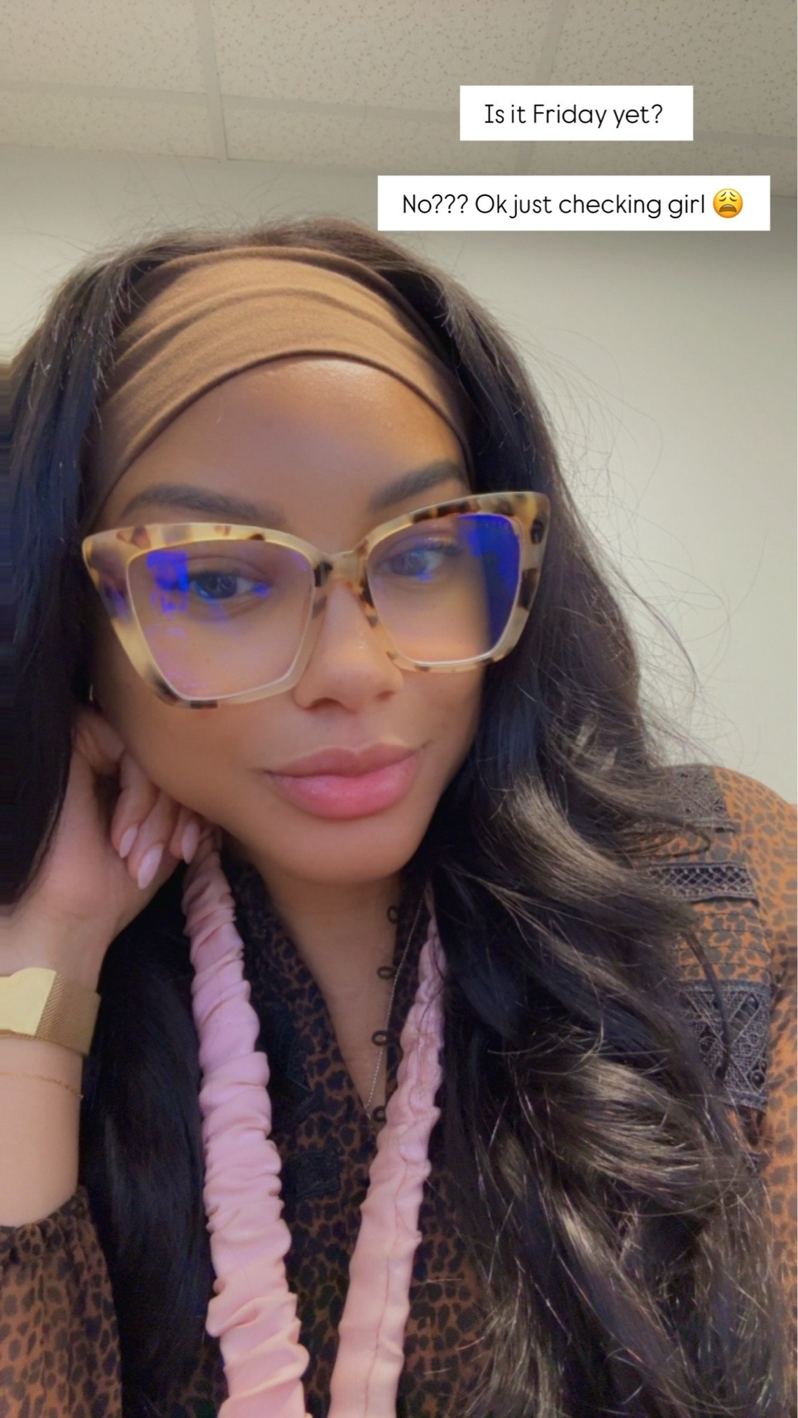 Good morning girlies! Don’t judge me on the animal print variety I have going on, these were the only pair of blue light glasses I had in the office 😆 ohh and they’re BOGO free right now 😳 

Diff eyewear blue light glasses office everyday corporate workwear cat eye sale

#LTKSaleAlert #LTKWorkwear