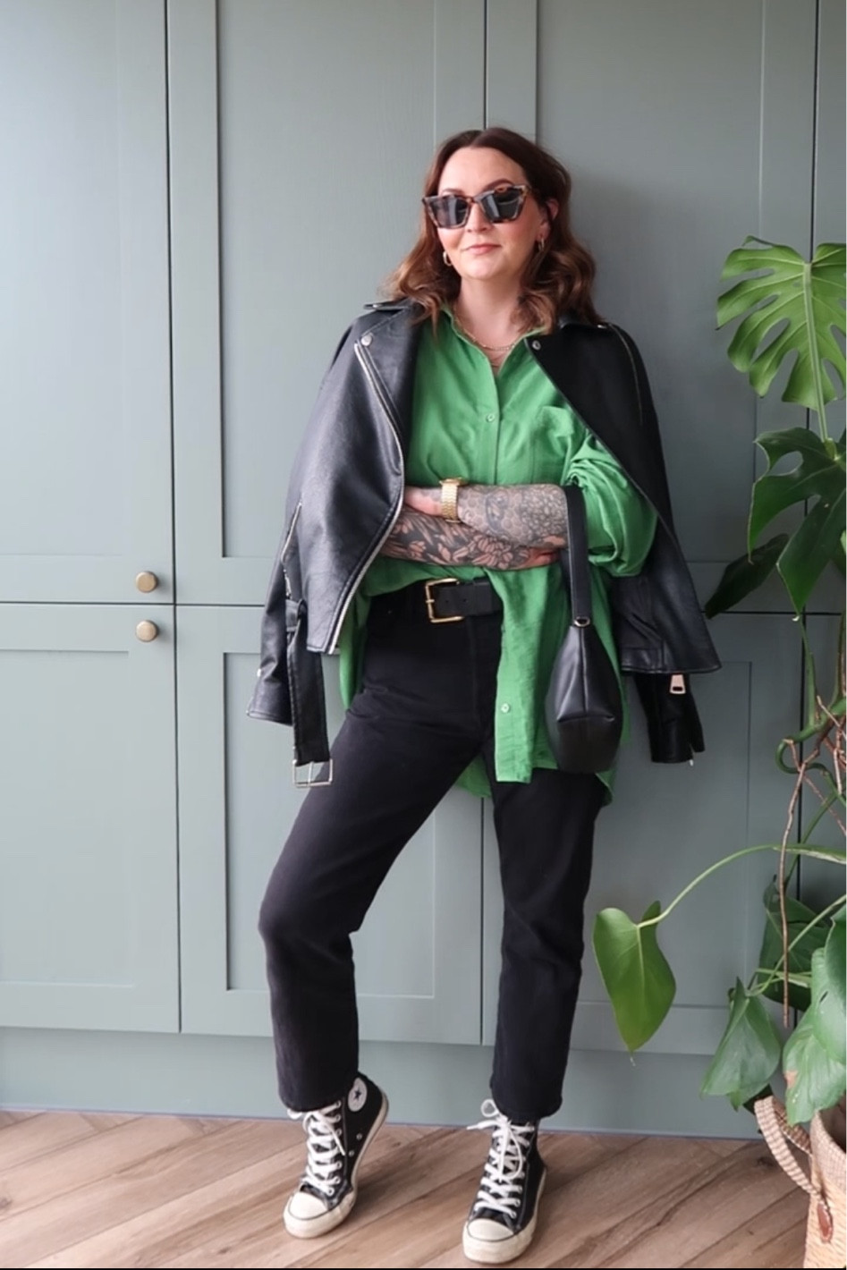 Second hand finds Vs How I style them 🛍️ Part 2 of this new series features this gorgeous green shirt I got from @st_michaels_hospice for £4 I adore this colour and love pairing it with an all black outfit 👌🏼All outfit details are on my @shop.ltk linked in my bio 💗
.
.
.
#secondhandfashion #secondhandclothes #secondhandstyle #secondhandshopping #ithriftedthis #thriftedoutfit #thriftedoutfits #minimalstyledaily #minimalstyleinspiration #springoutfits #springoutfitideas #springoutfitinspo #outfitreels #springstyling #charityshopfinds #charityshopping #charityshoppingaddict #charityshopfashion 