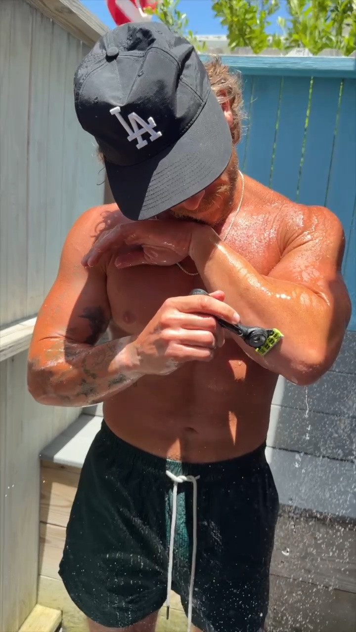 #ad Prickly pears don’t belong at the beach. Either do nicks, cuts & irritation. @gillette Labs Body Razor keeps things in check. Get yours at @Target  #targetpartner #target #GilletteLabsBody #targetstyle #liketkit @shop.ltk